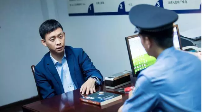 張譯、張國(guó)立、李建義領(lǐng)銜都市情感劇《我的親爹和后爸》今晚重磅播出! 張譯、張國(guó)立、李建義領(lǐng)銜都市情感劇《我的親爹和后爸》今晚重磅播出!