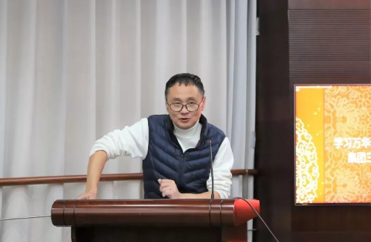 學(xué)習(xí)萬華濰柴齊魯音像公司經(jīng)驗 集團三項制度改革推進會近日召開 學(xué)習(xí)萬華濰柴齊魯音像公司經(jīng)驗 集團三項制度改革推進會近日召開