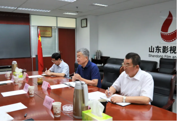 省委宣傳部副部長魏長民帶領(lǐng)部政策法規(guī)研究室同志來山影集團調(diào)研指導(dǎo) 省委宣傳部副部長魏長民帶領(lǐng)部政策法規(guī)研究室同志來山影集團調(diào)研指導(dǎo)