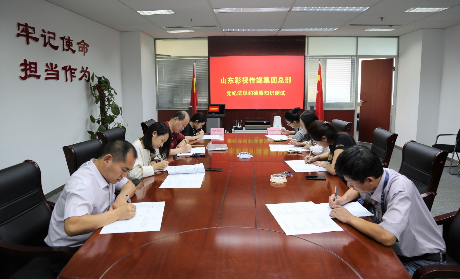 山影集團(tuán)組織開展黨紀(jì)法規(guī)和德廉知識(shí)集中學(xué)習(xí)測(cè)試