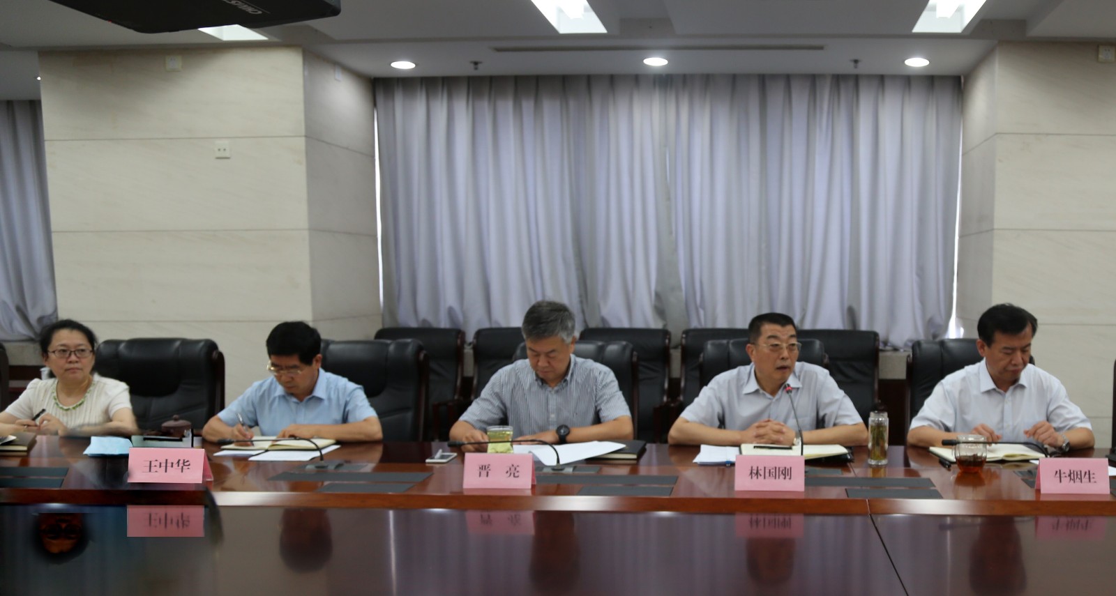 山影集團(tuán)召開(kāi)2018年上半年工作總結(jié)會(huì)